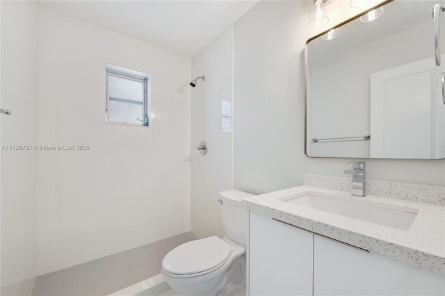 Building Photo - 3334 SW 24th St