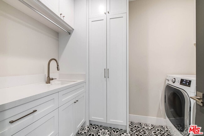 Building Photo - 4268 Colbath Ave