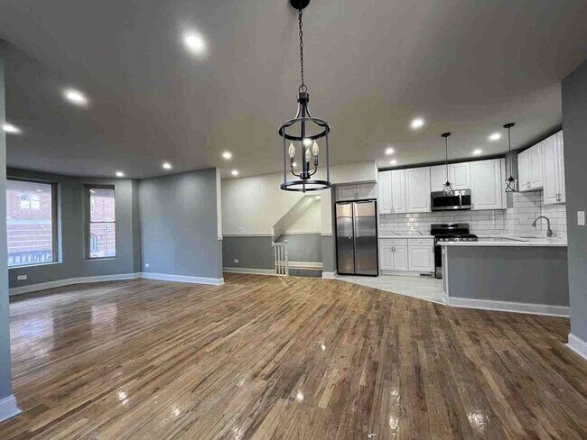 Building Photo - 1446 W Irving Park Rd