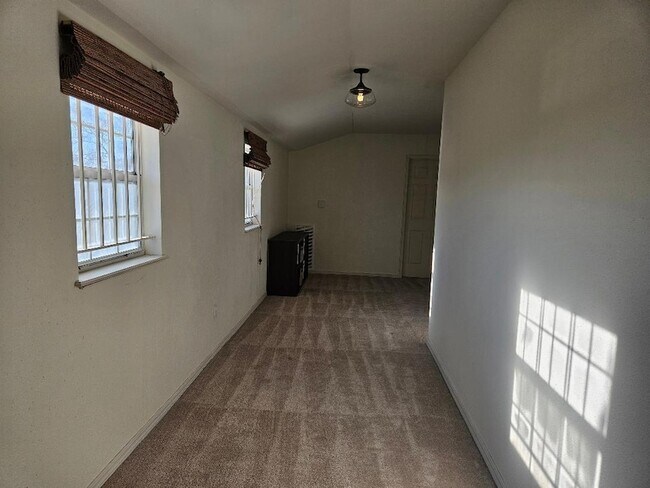 Building Photo - 710 N Avenue C