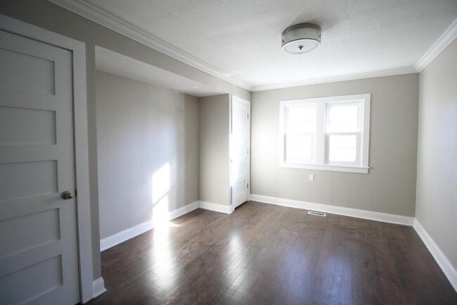 Building Photo - 226 W 81st St