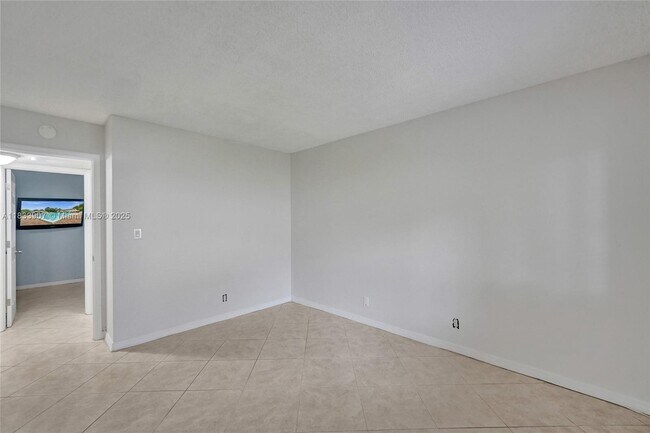 Building Photo - 106 Gardens Dr