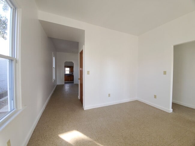 Building Photo - Adorable 3 bed 1 bath home For Rent in Bridgeton - $1575