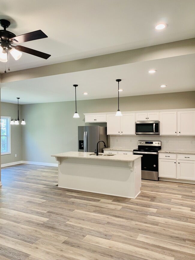 Building Photo - 850 McIntyre St