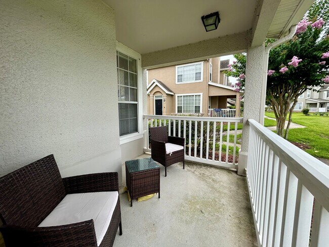 Building Photo - 9053 Lee Vista Blvd