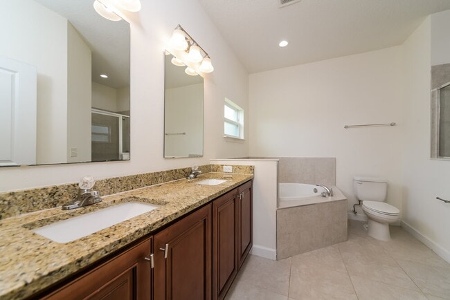Building Photo - 839 Valnera Ct