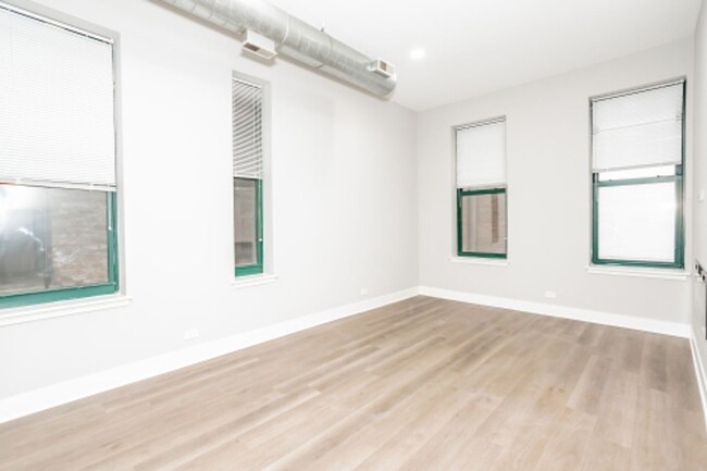 Building Photo - Gorgeous One Bedroom Apartment in Central ...