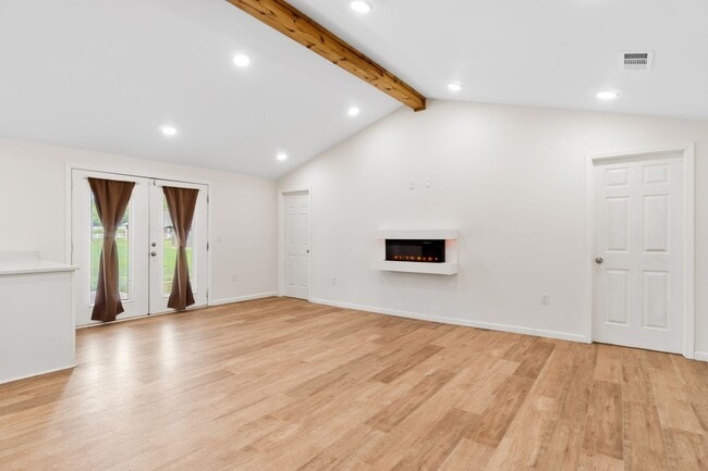Building Photo - 865 N Ulmer St
