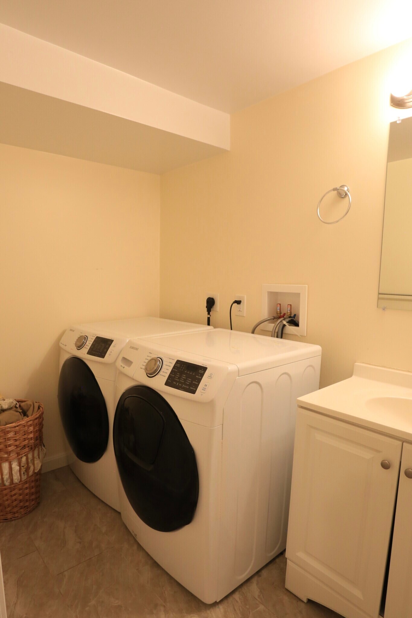 Building Photo - 108 Columbia St