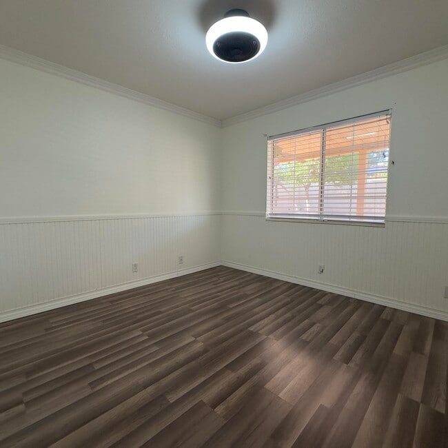 Building Photo - 40064 Silktree Ct