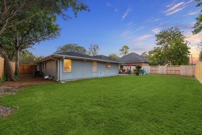 Building Photo - 11531 Gaymoor Dr