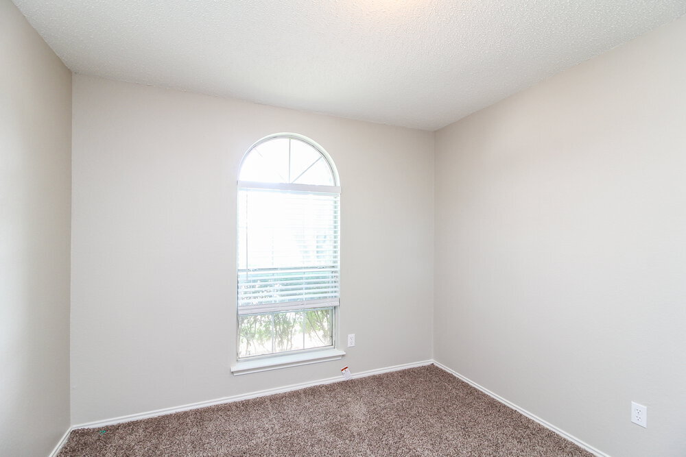 Building Photo - 1040 Glencrest Dr