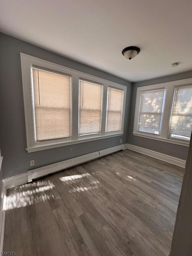 Building Photo - 87 Lyons Ave