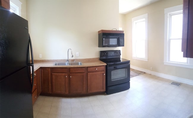 Building Photo - 418 3rd Ave
