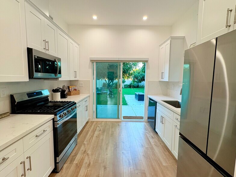 Building Photo - 502 N Avon St