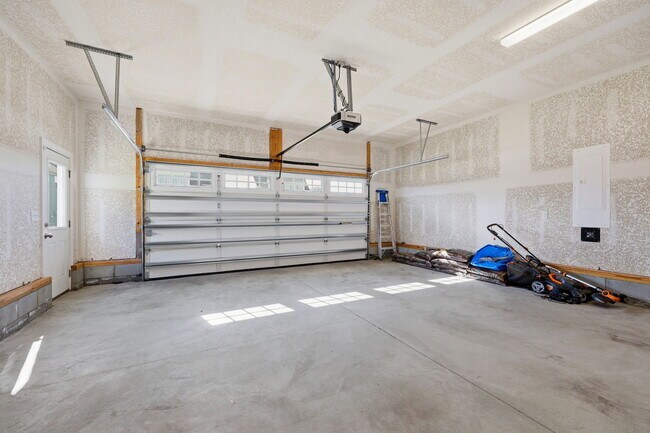 Building Photo - 208 Ryker Rd E