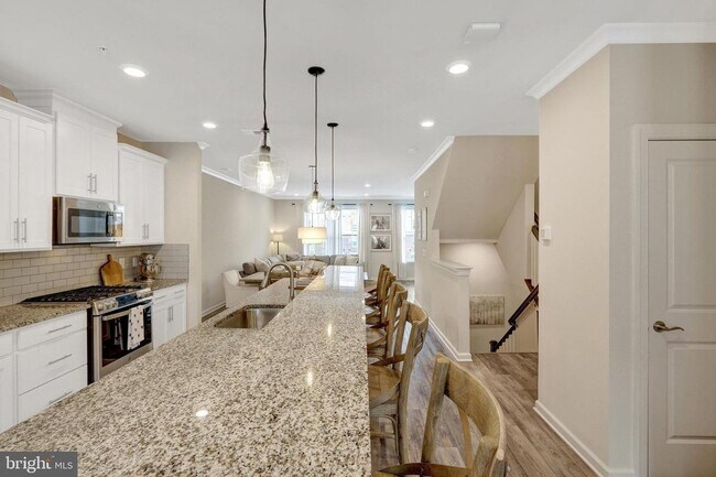 Building Photo - 45133 Kincora Dr