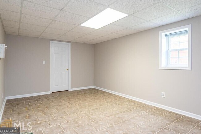 Building Photo - 225 Heritage Lake Dr