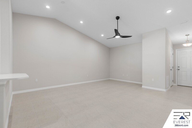 Building Photo - 14 Llovera Pl