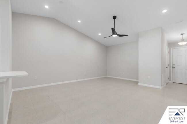 Building Photo - 14 Llovera Pl