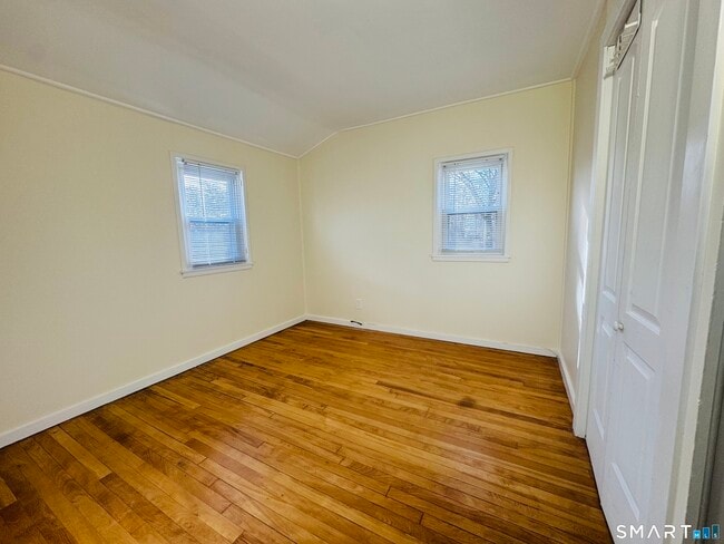 Building Photo - 11 Trefoil Ct