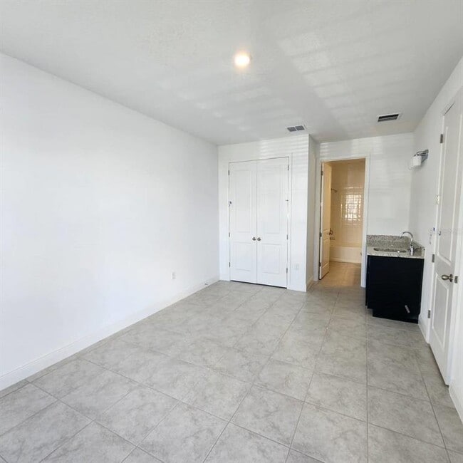 Building Photo - 19050 Blueleaf St