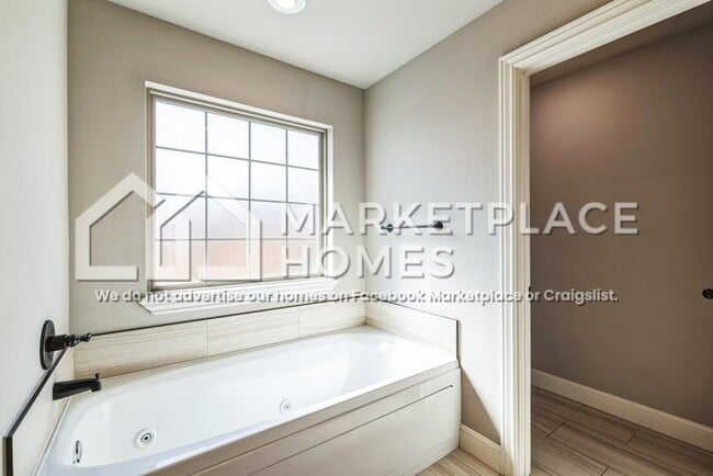 Building Photo - 550 Timber Ridge St