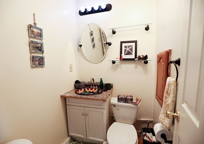 Building Photo - 670 Jones Ave