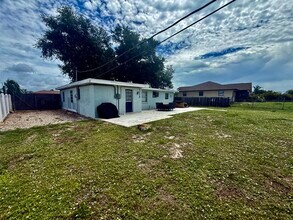 Building Photo - Charming Coastal Cottage with Huge Fenced Yard & Smart Tech!