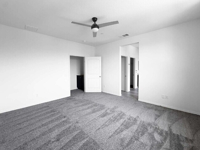 Building Photo - 26706 Lexington Ln