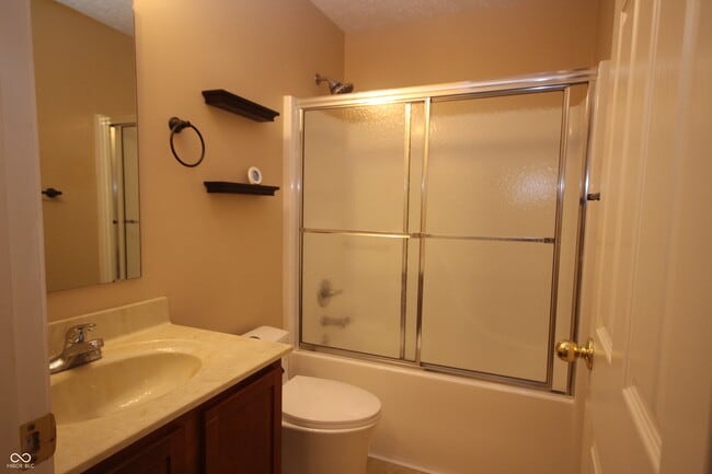 Building Photo - 2306 McGregor Dr
