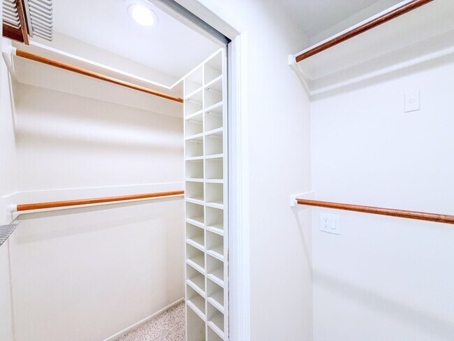 Building Photo - 2511 Monaco Dr