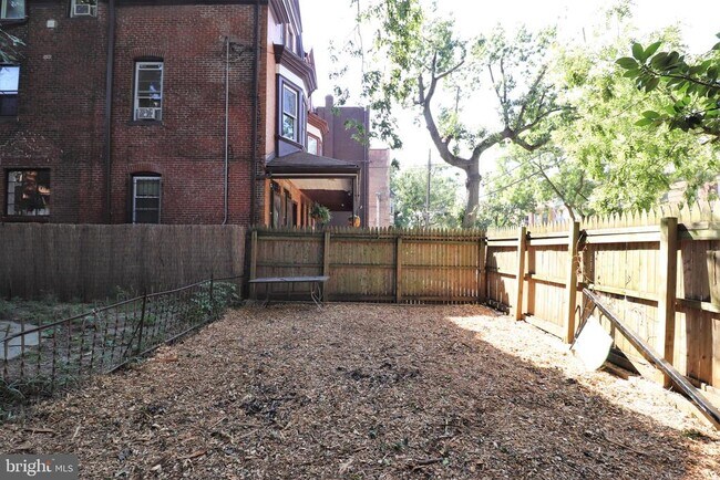 Building Photo - 416 S 45th St
