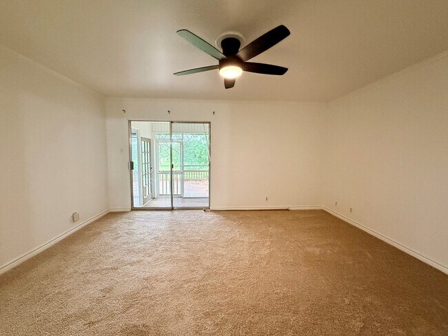 Building Photo - 511 Fairway Dr