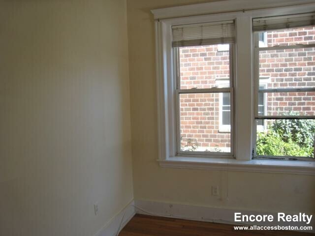 Building Photo - 62 Egmont St