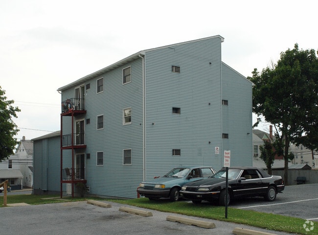 Building Photo - 526 Broad St