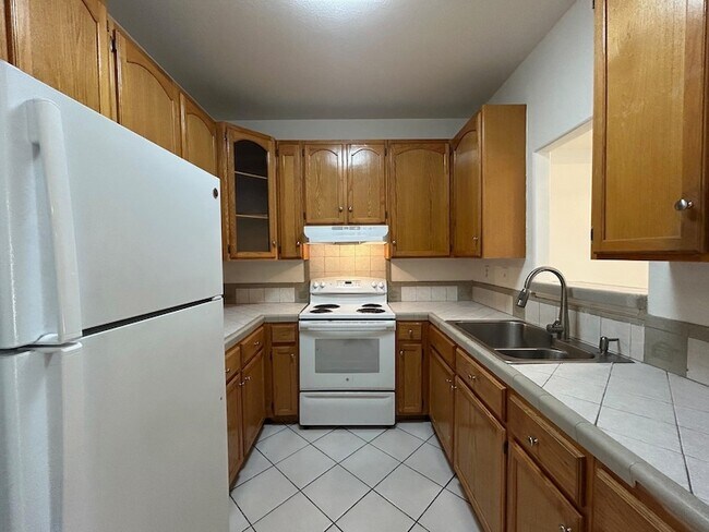 Building Photo - 1000 Ranchway Dr