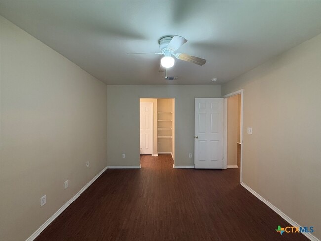 Building Photo - 3031 Pine Valley Dr
