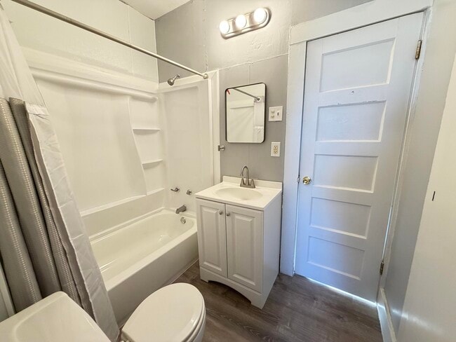 Building Photo - 215 S 3rd St