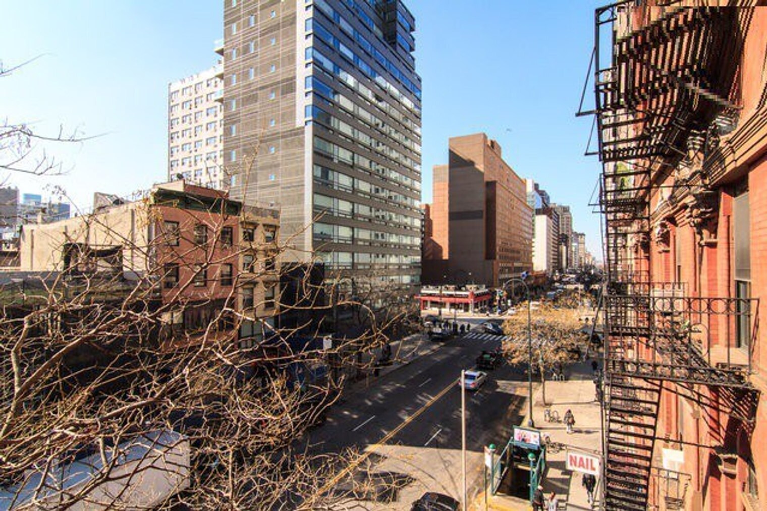 Building Photo - 211 E 14th St