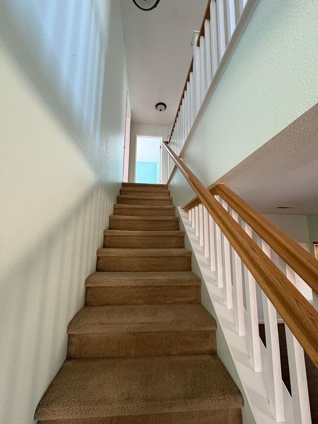 Building Photo - GRAND 4-Bedroom Home in Tehachapi City