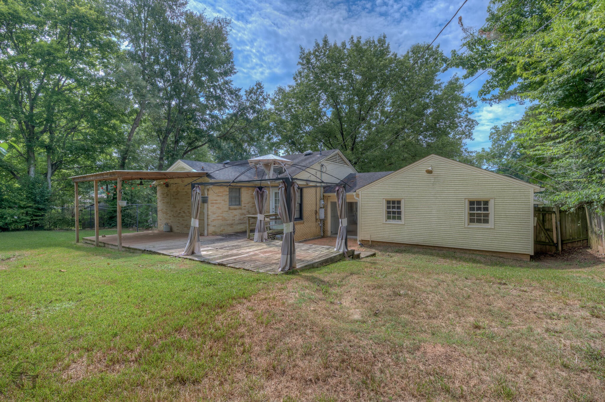 Building Photo - 316 Elmwood Cir