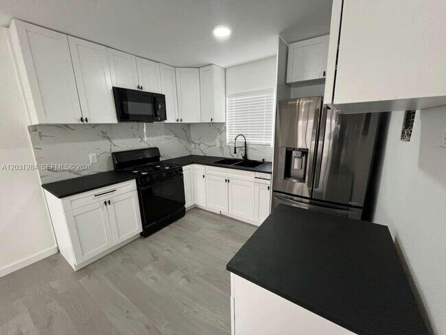 Building Photo - 316 Surfside Blvd