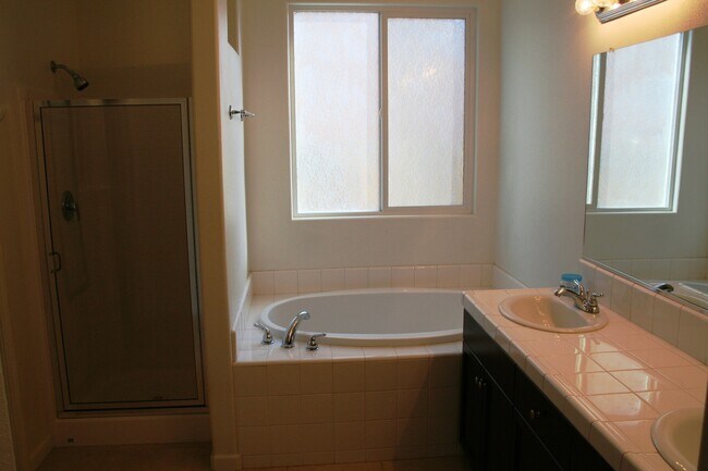 Building Photo - 3 BR 2 Bath in Quiet Subdivision