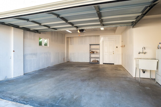 Building Photo - 1908 Broadway St