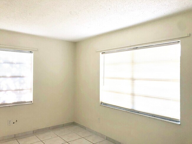 Building Photo - BUENAVENTURA LAKES - 2 BEDROOM, 2 BATHROOM HOUSE