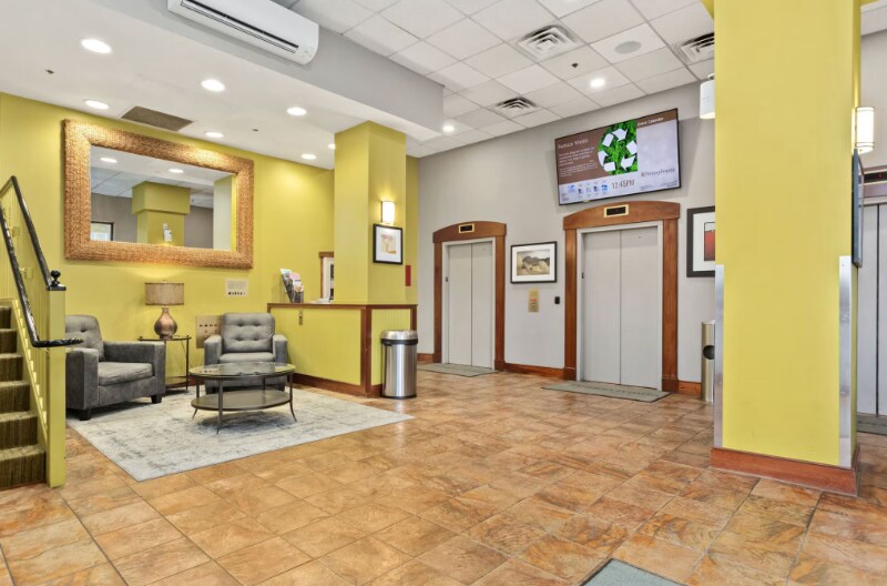 Building Photo - 301 Chestnut St