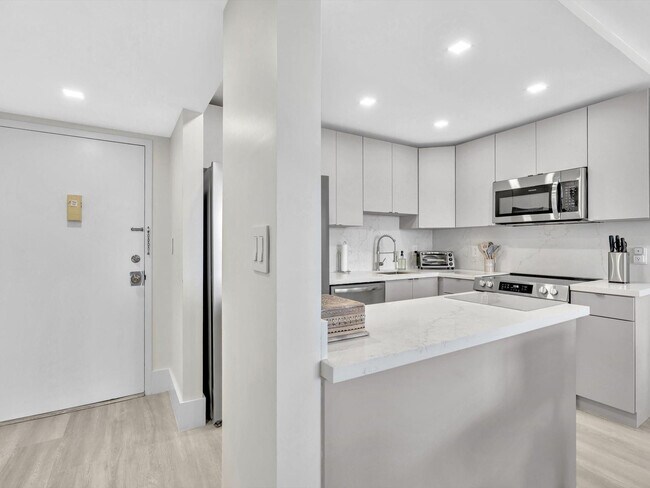 Building Photo - 1421 S Ocean Blvd