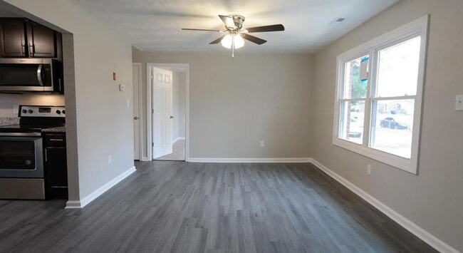 Building Photo - Beautifully Renovated Ranch-Style Home in ...
