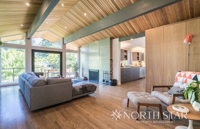 Building Photo - Perfectly located Lake Oswego Mid-century Modern Home with Lake Rights